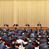 发展社区支持的居家养老，扩大普惠养老服务